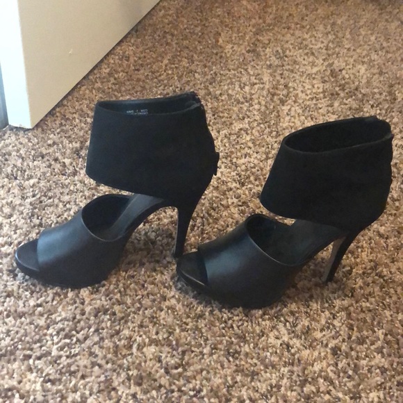 Black heels, leather lower and suede upper - Picture 3 of 3